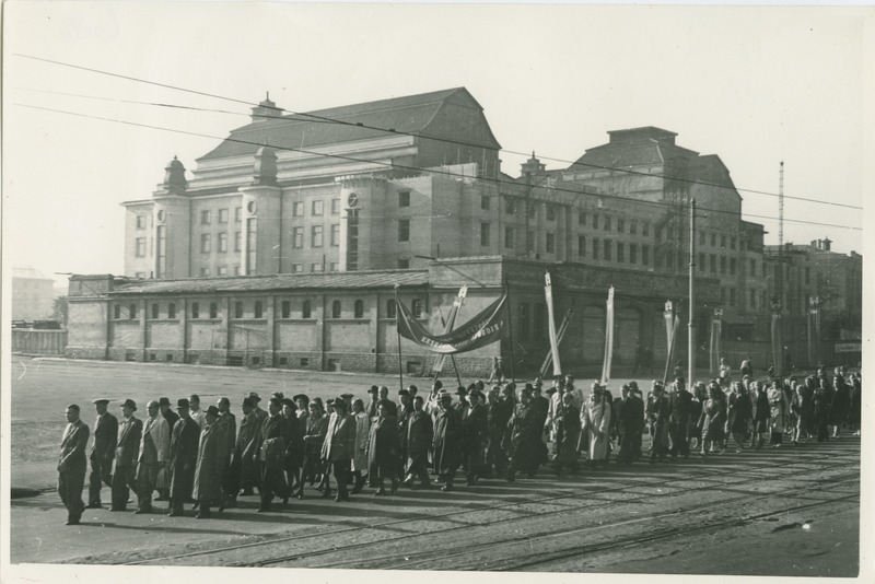 TPI kollektiiv demonstratsioonil, 1949.a.