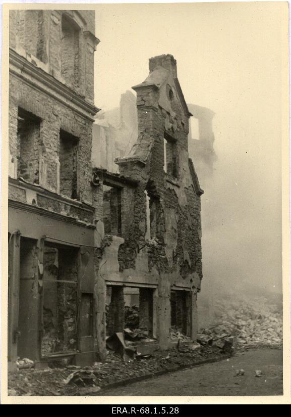 Vaade 9. märtsi pommitamise käigus purustatud hoonetele Harju tänaval