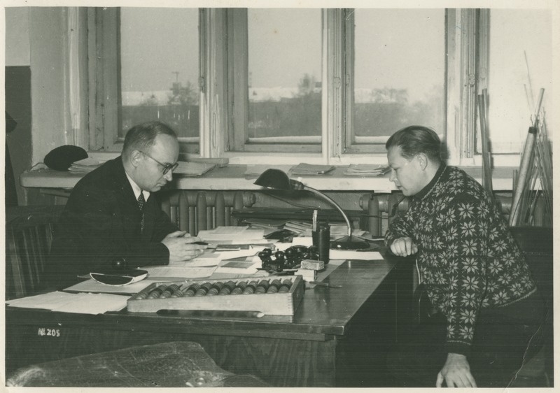 TPI keemiateaduskonna dotsent Boris Torpan talvisel eksamisessioonil, 1957/1958.a.