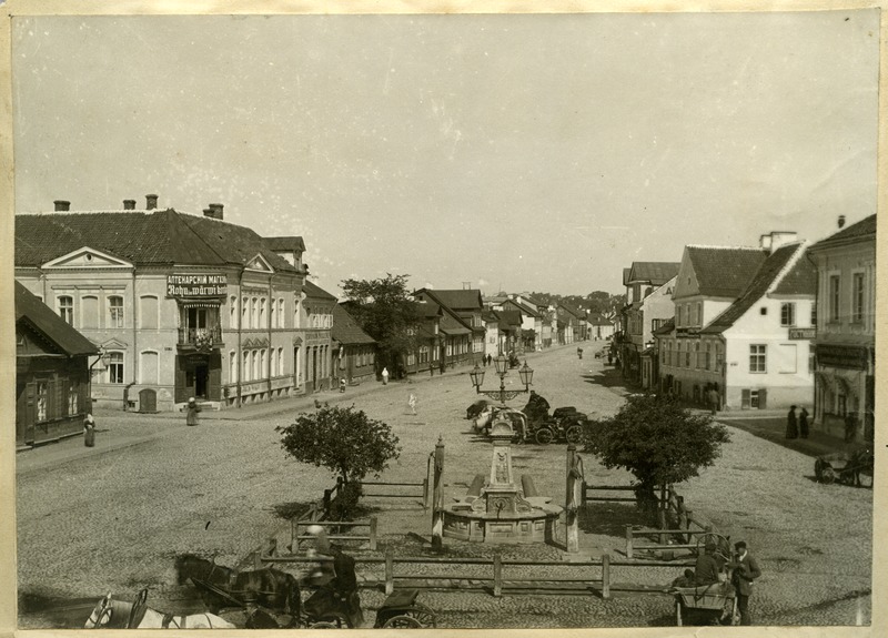 Tartu. Henningi plats ja Peterburi (Narva) tänav