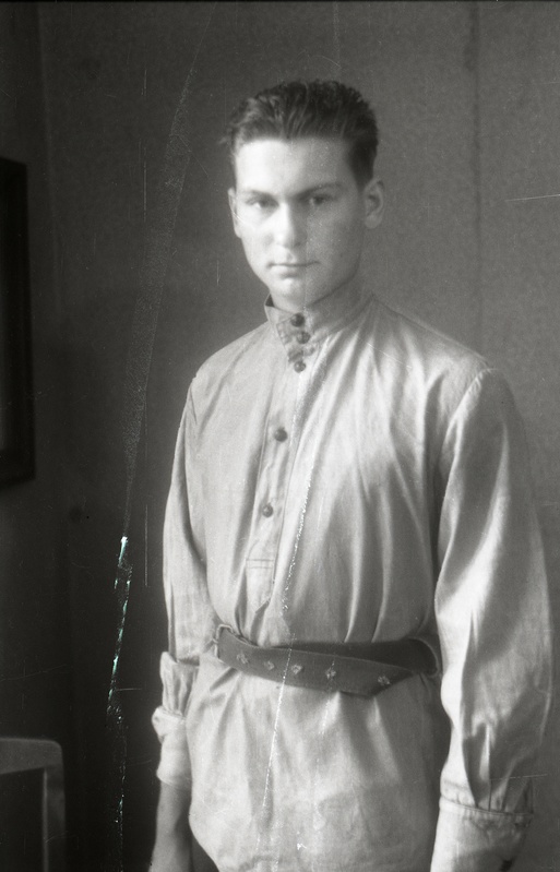 Elmar Kaldi poeg Taevo Kald sõjaväevormis