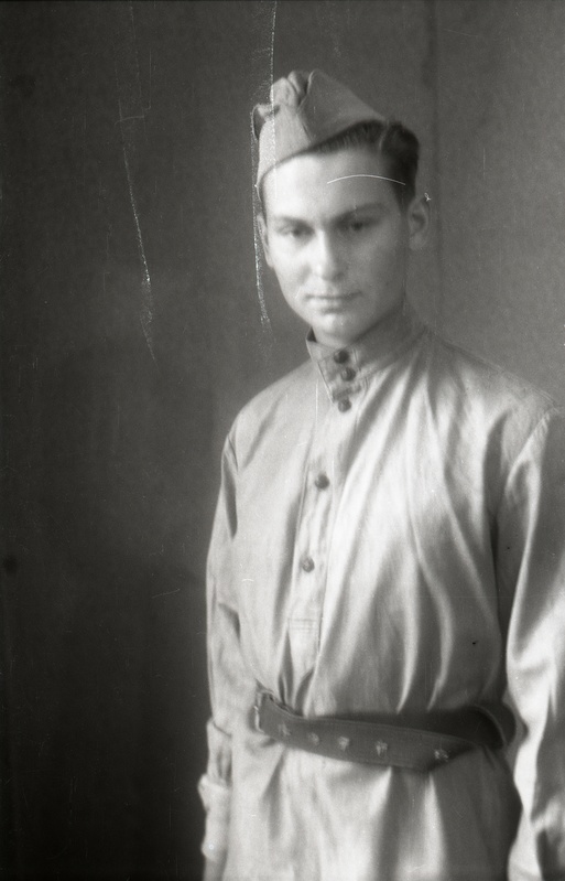 Elmar Kaldi poeg Taevo Kald sõjaväevormis