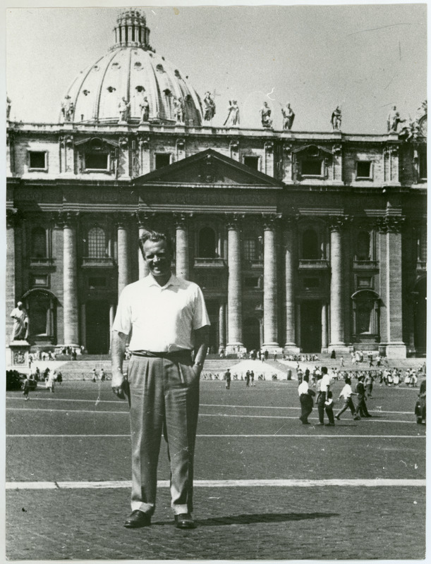 Roomas olümpiamängude ajal Peetri kiriku ees 1960.a.