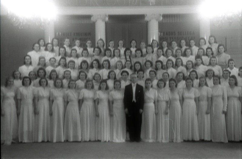 Tartu Ülikooli Akadeemiline Naiskoor, dirigent Richard Ritsing