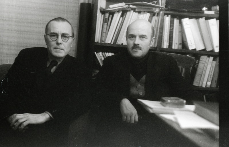 TRÜ  farmokoloogia instituudi juhataja professor (1938-72) Georg Kingisepp (vasakul) ja TRÜ anatoomiakateedri juhataja (1944-50) Valter Pärtelpoeg