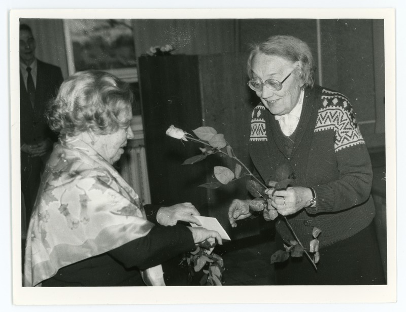 Paula Palmeos paremal, vanemas eas