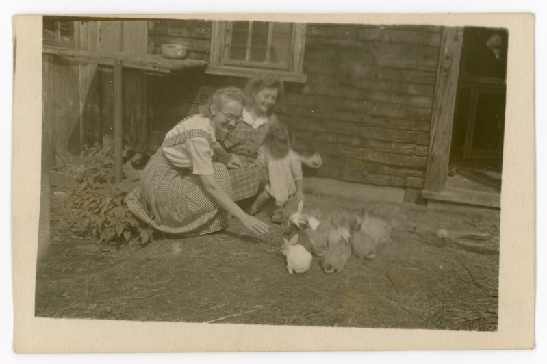 Paula Palmeos sõpradega Pässinrantas, Lahdellas jm 1949. a