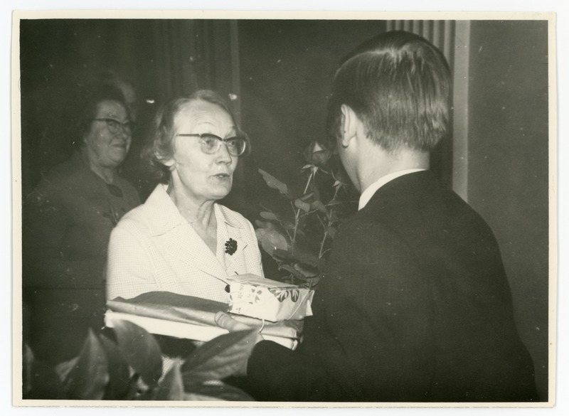 Paula Palmeost õnnitlemas 18. XI 1971