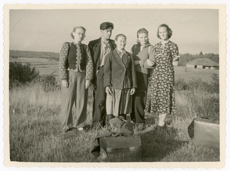 Keeleuurijad lahkumisel Jakonovost, juuli 1955