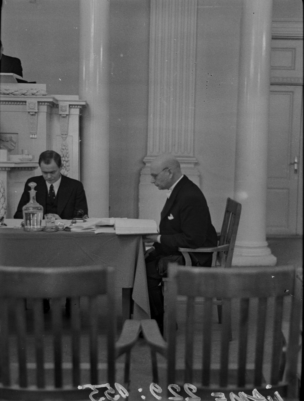 Dissertatsiooni kaitsmine ülikooli aulas 2.03.1940.a