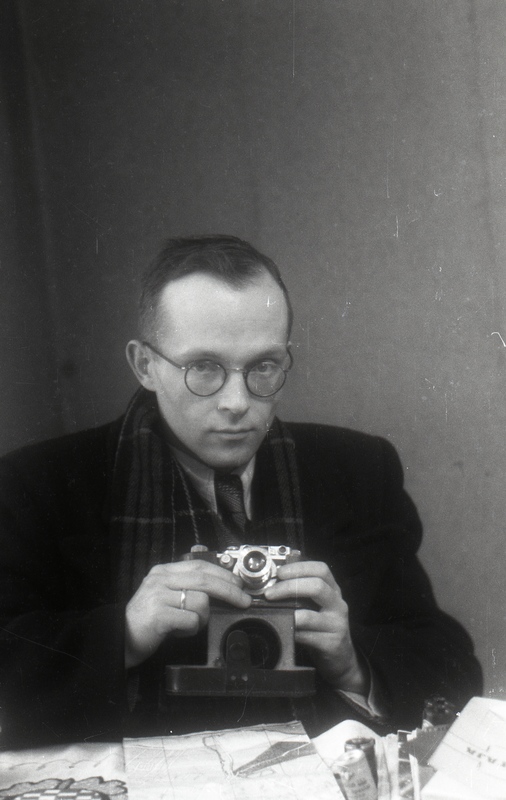 Mees fotokaameraga (dr Grünthal)