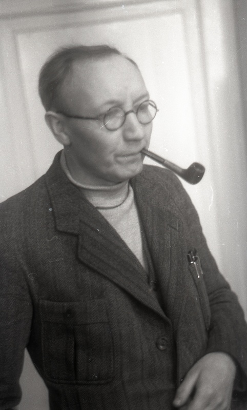 Tartu rätsepmeister Eduard Uusen piibuga
