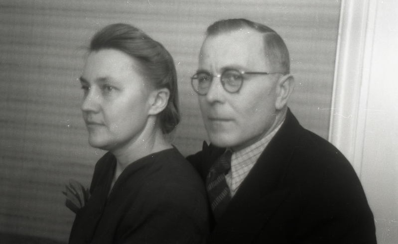 TRÜ füsioloogia ja biokeemia kateedri juhataja (1944-48) professor Elise Käer-Kingisepp ja TRÜ farmokoloogia instituudi juhataja professor (1938-72) Georg Kingisepp