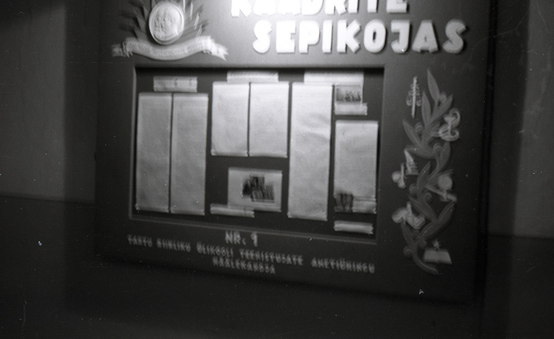Tartu Riikliku Ülikooli teenistujate ametiühingu häälekandja Kaadrite sepikojas (TRÜ aulas 1. mai aktus ja edasi rongkäik)