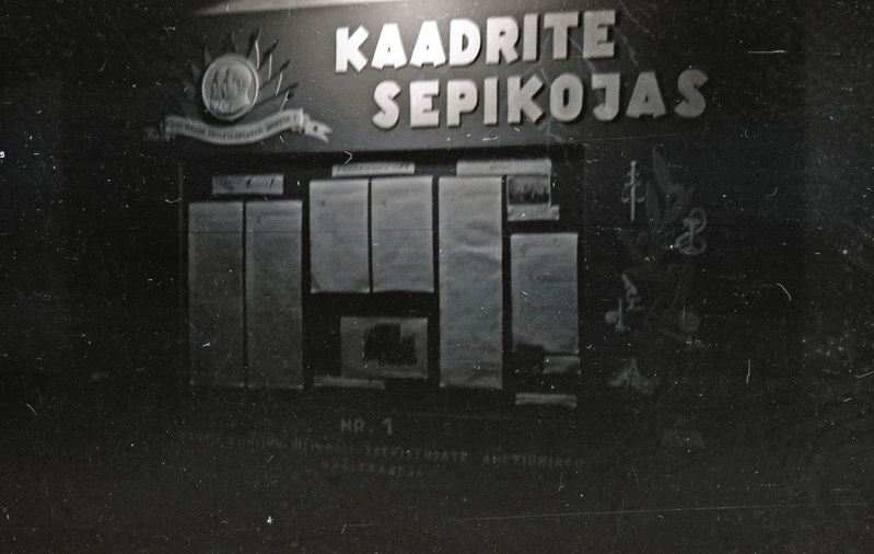 Tartu Riikliku Ülikooli teenistujate ametiühingu häälekandja Kaadrite sepikojas (TRÜ aulas 1. mai aktus ja edasi rongkäik)