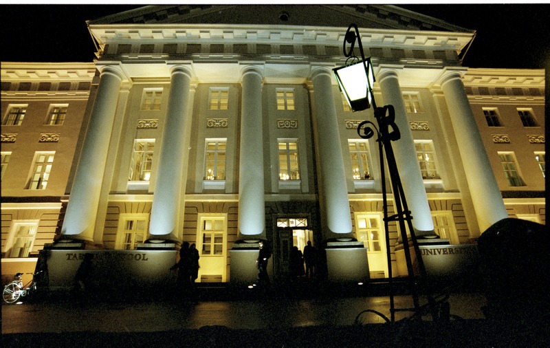 Öine Tartu Ülikooli peahoone