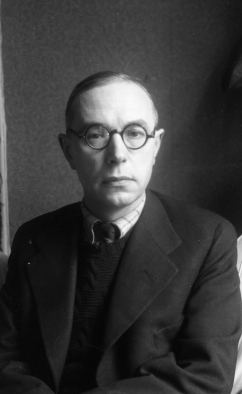 Kirjandusteadlane, luuletaja, slaavi ja balti filoloogia kateedri vanemõpetaja ning dotsent (1944-47) Valmar Adams