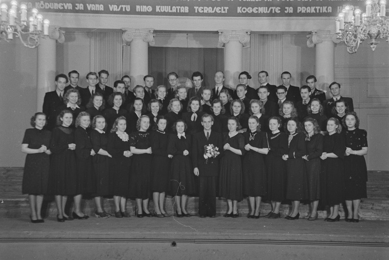 Tartu ülikooli arstiteaduskonna isetegevus ülikooli aulas 1952. a.
