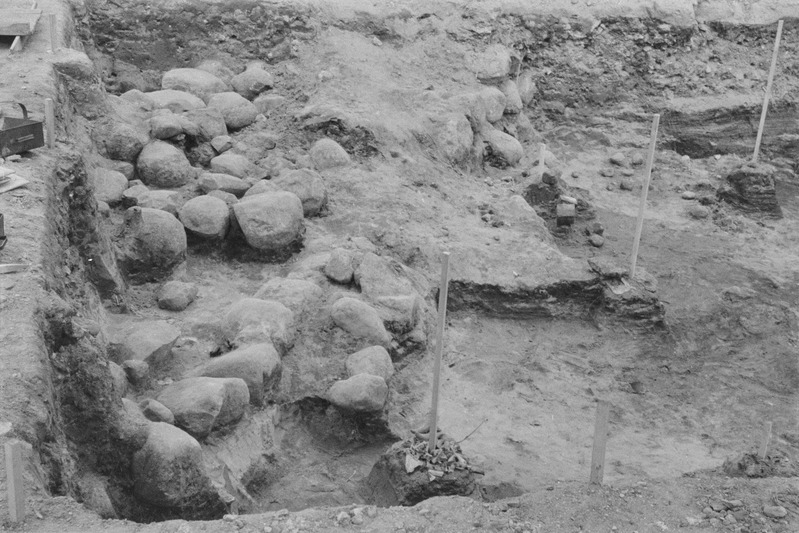 Tartu ülikooli NSV Liidu ajaloo kateeder. Arheoloogilised kaevamised Toomemäel. 1957. a.