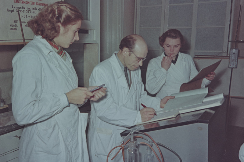 Tartu ülikooli hügieeni kateedri aparatuur ja praktikum 1957. a.