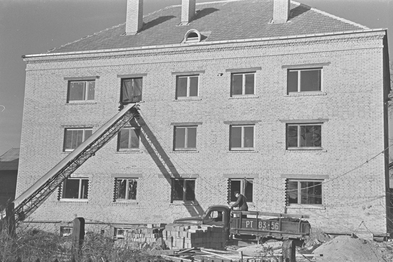 Tartu ülikooli 8-korteriga elamu ehitus J. Liivi t. 29. oktoober 1959. a.
