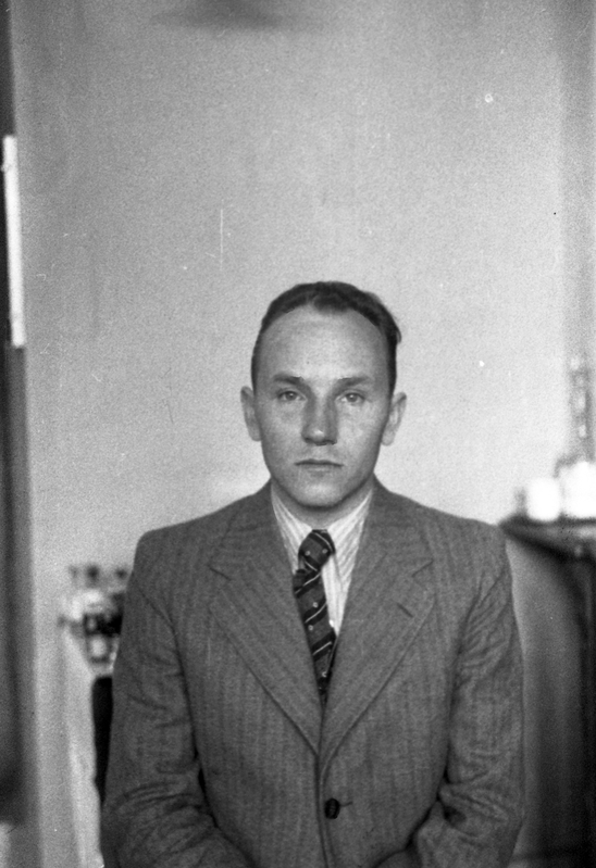 Dr Rein Laube (Tartu ülikooli I sisehaiguste ja silmakliinku personal ja I sisehaiguste ja I haavakliiniku personal. Passipilte)