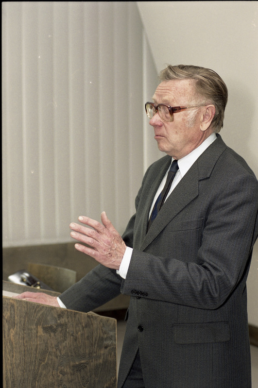 Prof. Helmut Piirimäe viimane uusaja loeng Lossi tänava õppehoones. 45 aastat uusaja loenguid Tartu ülikoolis