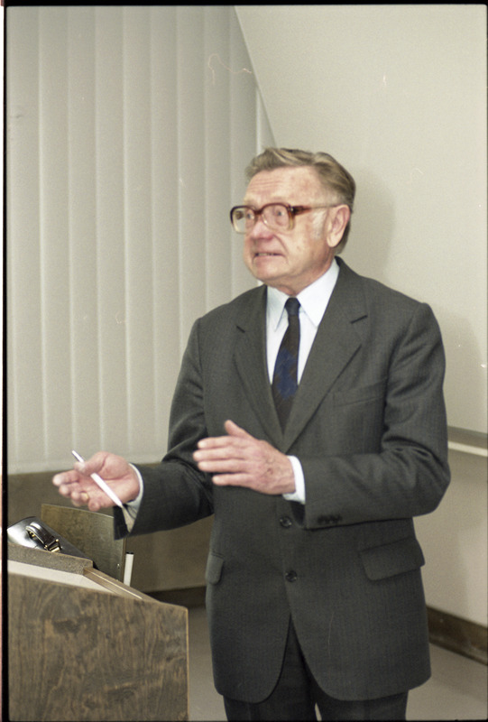 Prof. Helmut Piirimäe viimane uusaja loeng Lossi tänava õppehoones. 45 aastat uusaja loenguid Tartu ülikoolis