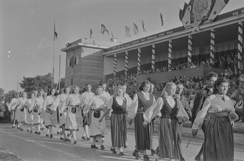 Eesti NSV X aastapäeva pidustused Tartus Tamme staadionil 1950. a.
