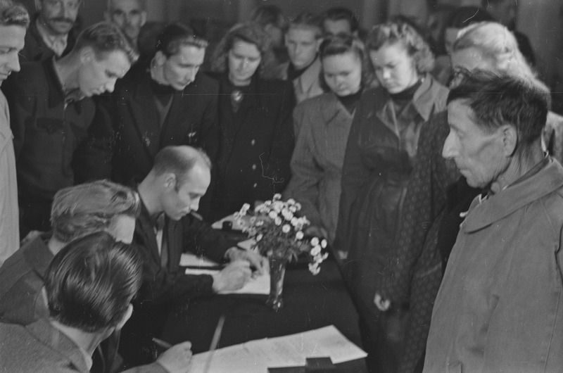 Rahu kaitsel. Allkirja annavad professor Toomingas(?), professor Eduard-Gustav Aunap ja professor Paul Ariste. 1951. a.