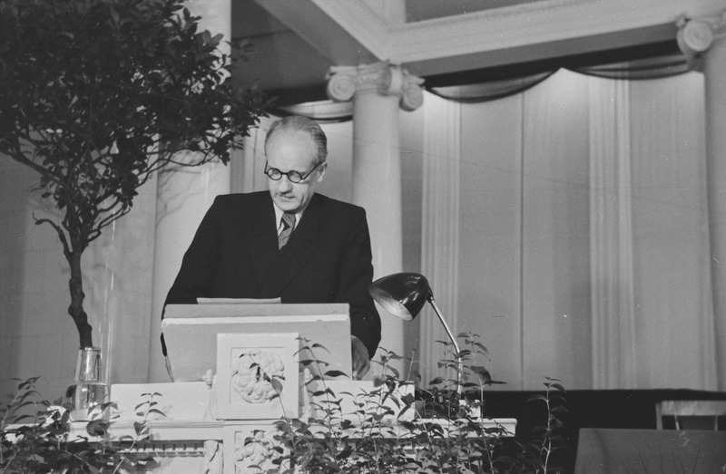 Lõpuaktus Tartu ülikooli aulas 1953. a.