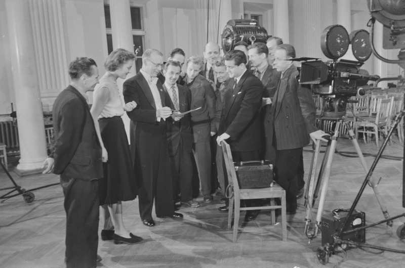 TRÜ meeskoori, TRÜ naiskoori filmimine aulas. 27. detsember 1957.a.