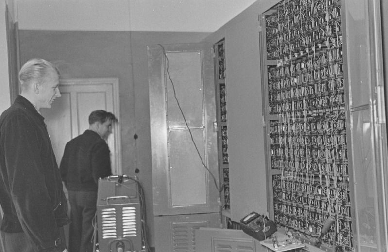 Tartu ülikooli geomeetria kateedri arvutuskeskus. 21. aprill 1960. a.