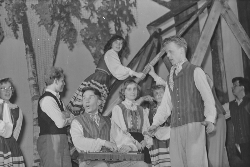 Tartu ülikooli ajaloo-keeleteaduskonna olümpiaadi ülevaatuse õhtu Tartu ametiühingu kultuurihoones. 26. aprill 1960. a.