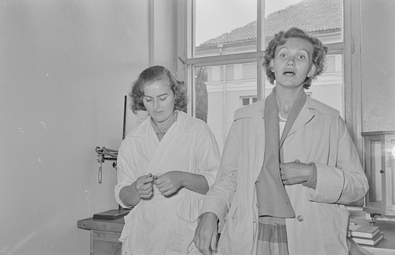 Tartu ülikooli analüütilise keemia kateeder. Laboratooriumi lauad. 7. september 1960. a.