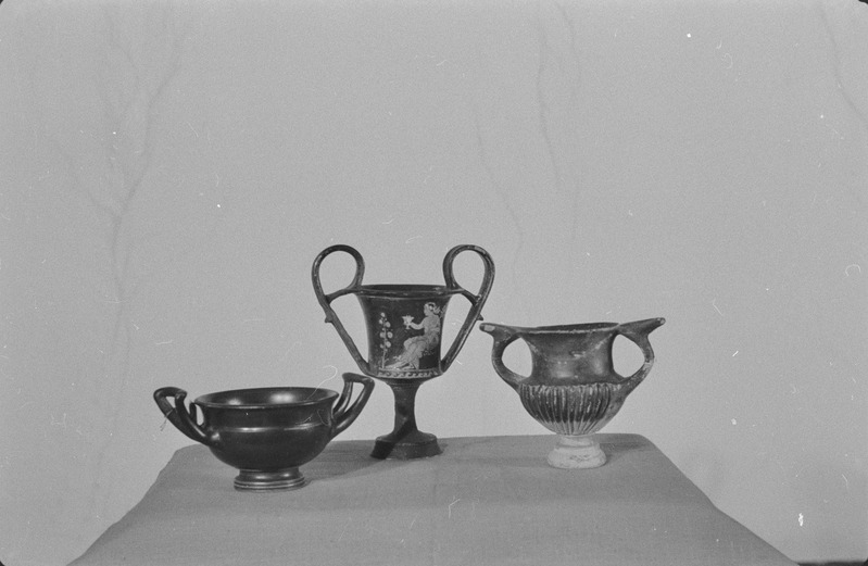TRÜ Klassikalise Muinasteaduse Muuseum. Vaasid. 2. veebruar 1957. a.