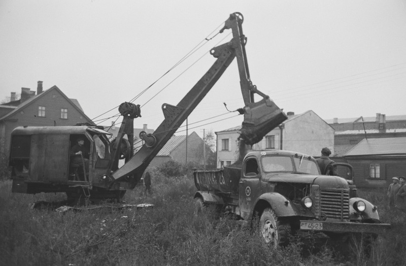 Tartu ülikooli Tiigi t. ühiselamu ehitus. Esimene tööpäev. 6. oktoober 1960. a.