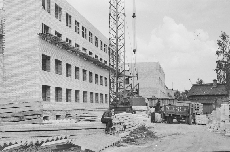 Tartu ülikooli Tiigi t. ühiselamu ehitus. 08. juuni 1961. a.