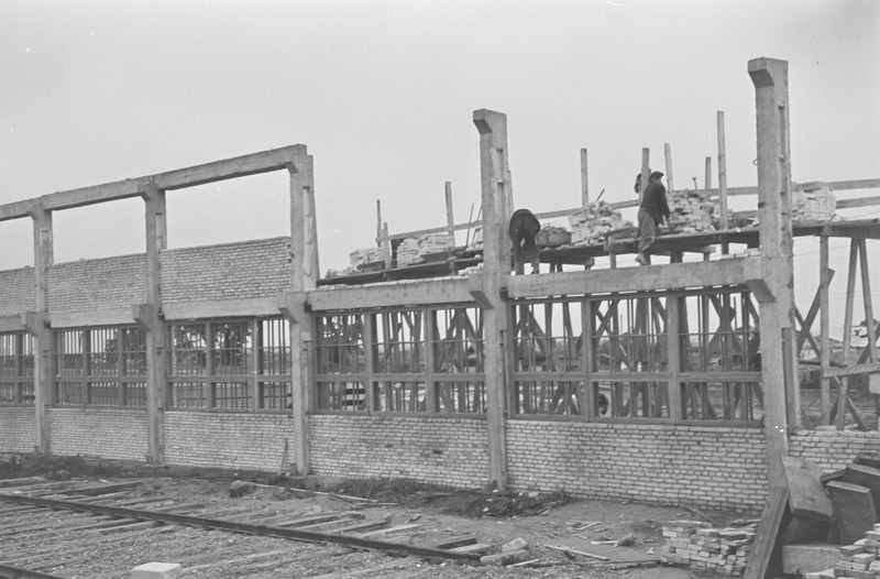 Tartu ülikooli hoonete ehitused. Pälsoni t. ühiselamu. Ujula. Raudbetoonidetailide tehas. 8-korteriga elamu J. Liivi t. 31. august 1959. a.