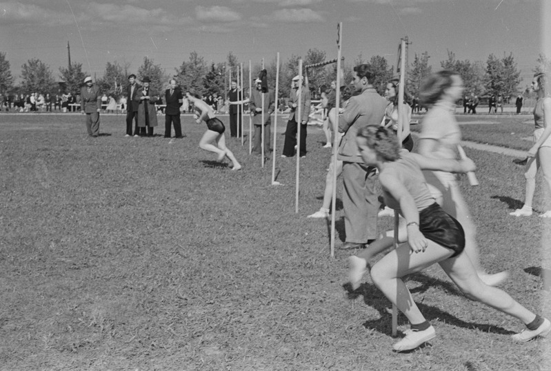 Tartu ülikooli spordipäev Tamme staadionil. 1952. a.