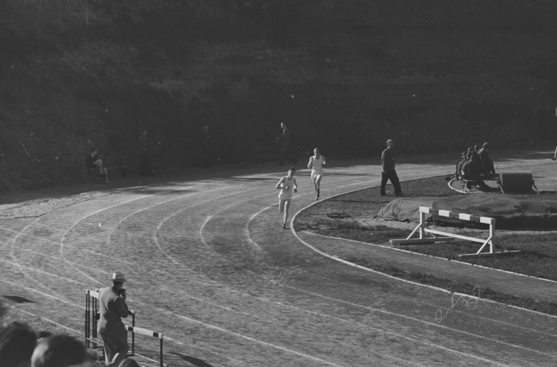 Spordipidu Tartu ülikooli staadionil. 1. juuni 1958. a.