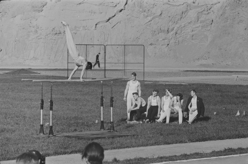 Spordipidu Tartu ülikooli staadionil. 1. juuni 1958. a.