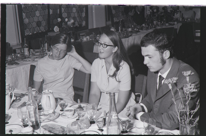 Tiiu Vihalemma kandidaadikraadi kaitsmise tähistamise õhtu Tartu ülikooli kohvikus. 22. juuni 1971. a.