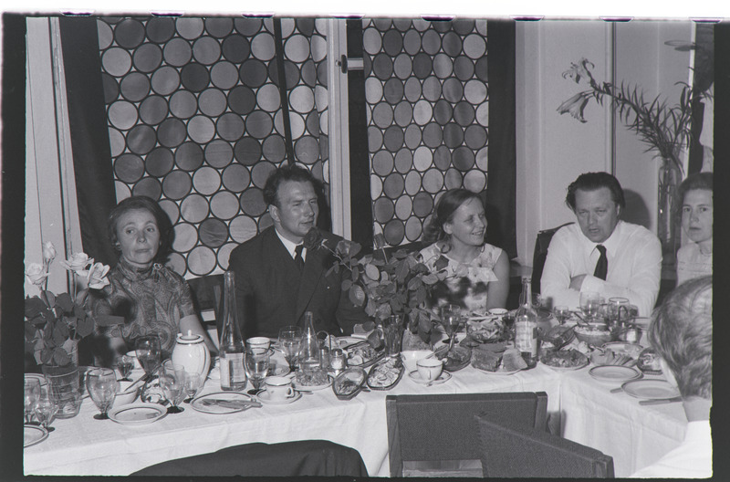 Tiiu Vihalemma kandidaadikraadi kaitsmise tähistamise õhtu Tartu ülikooli kohvikus. 22. juuni 1971. a.