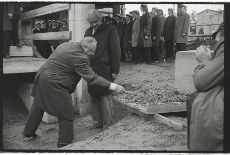 Tartu ülikooli raamatukogu hoonele nurgakivi panek. 27. september 1976. a.