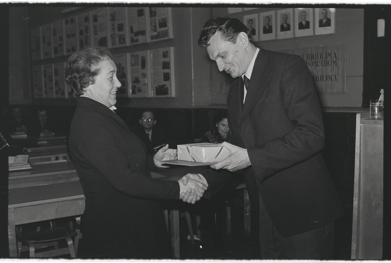 Tsiviilkaitse. Juhtivkoosseisu esimene õppus ja autasustamine. 26. jaanuar 1977. a.