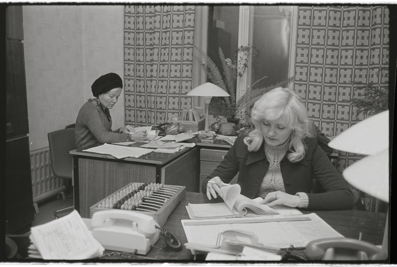 Tartu ülikooli administratiiv-majandushoone. 28. detsember 1976. a. Fotod stendi jaoks