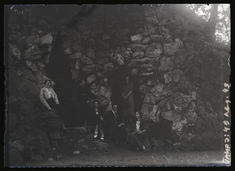 Georg Mets koos korporatsioon Sororitas Oriens liikmetega.