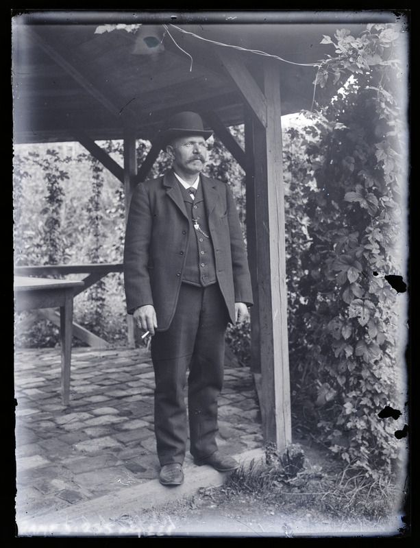 Tundmatu mehe täisfiguur