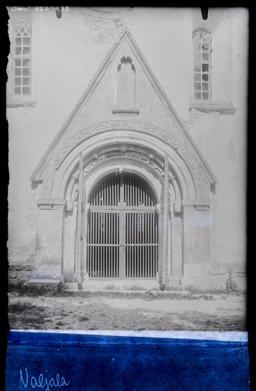 Valjala kirik. Portaal